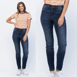 Judy Blue Mid Rise Relaxed fit size size 5/27 Women’s Denim‎